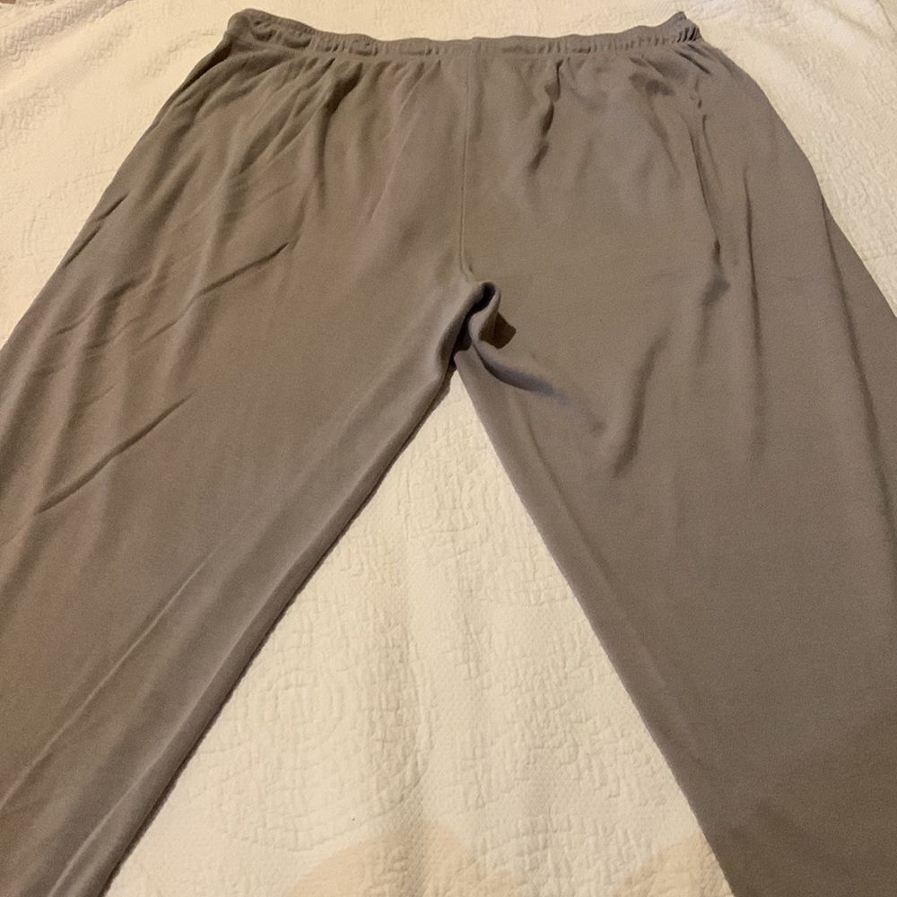 John Phillip lounge pants. Large - Picture 8 of 9